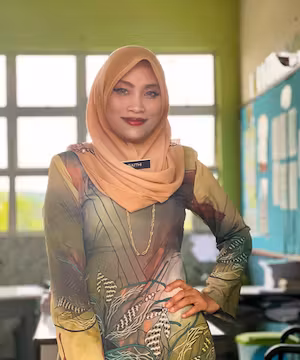 Noorbaithi brightens up the world with her infectious smile and love for kimchi!