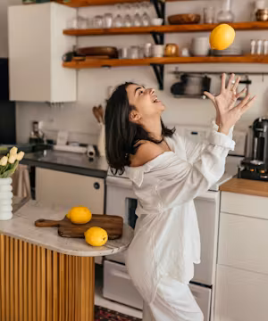 Meet Lilit Janjughazyan: Inspiring Lives One Post at a Time!