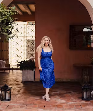 Jeannette Kaplun: Award-Winning Latina Content Creator!