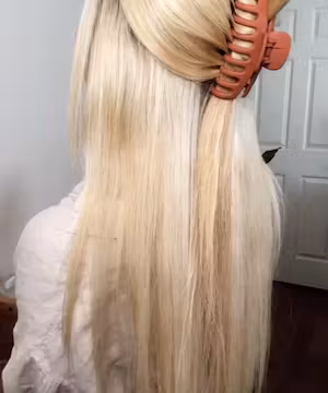 Beauty and neutral fashion lover