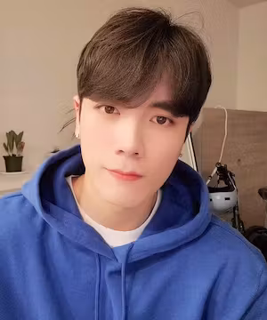 Fashion Instagram post from @Solsole0618