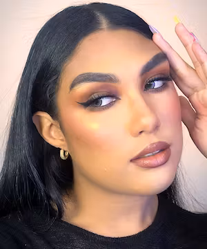 Empowering Beauty Maven: Andrea Denis - Transforming Lives with Makeup