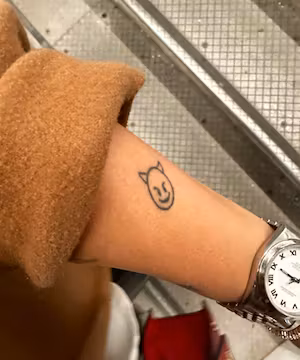 Hi it’s me! An unapologetic animal loving, gal who wears a lot of black & always carries lip balm. 