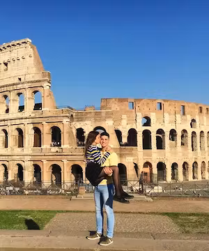 Creative and romantic travel content by @viajandocontigo__