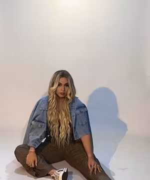 Creative Instagram post by @Elzanegreiros