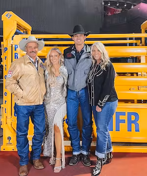 Let’s add versatility to your brand aesthetic