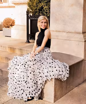 Welcome to Jennifer Lane's world of fashion, beauty, and mini bookings!