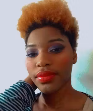 Makeup and Beauty Influencer @Elishevaherclay86
