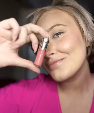 Slone Adkins: Influencer Learns to Love Herself Amidst Cancer Battle