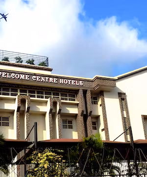 Jetsetter Jeff Fischer: Lagos' Pioneer in Family Airport Luxury!