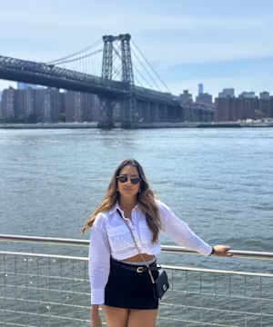 Meet Glaucia: Globe-Trotting Foodie & Multilingual Maven!