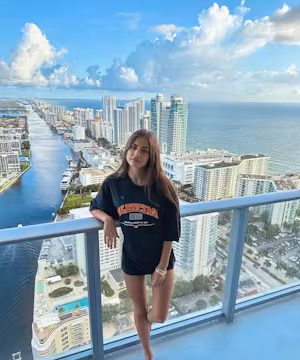 Anna Loran: Sparkling Life of an Instagram Influencer