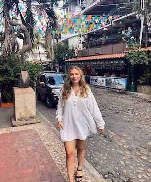Caitlin Patton: Brightening Up the World with Outfits & Magic.