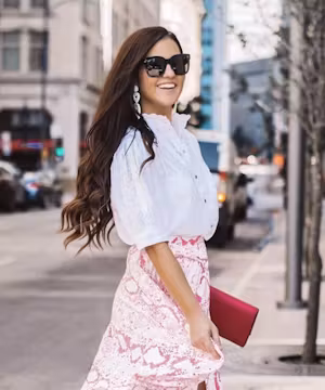 Ellen Flowers: Blooming Adventures & Style