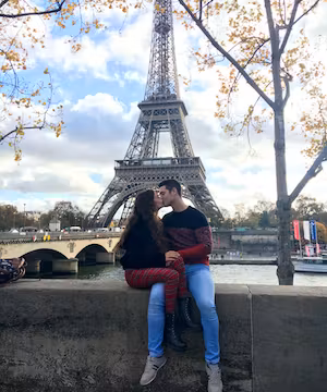 Creative and romantic travel content by @viajandocontigo__