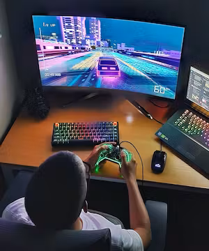 Gaming Influencer from @TechGeekNelson