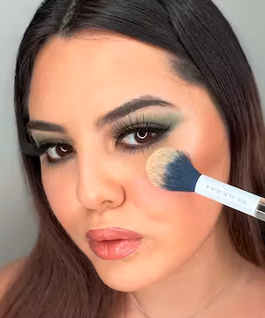 Beauty & Plus Size Influencer