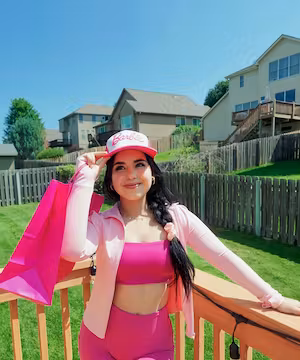 Meet Britney: Spreading Sunshine from Omaha to Instagram!