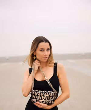 Jet-setting Julia: French Chic Meets LA Glamour