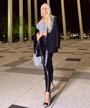 Meet Julia: Spreading Love and Light on Instagram!