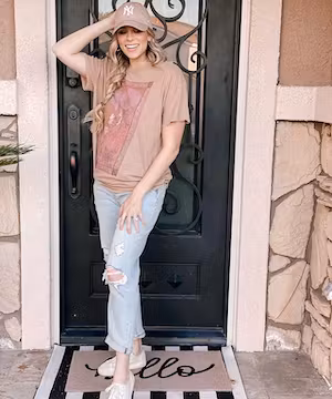 Sponsored Instagram post by @Withlovenlace