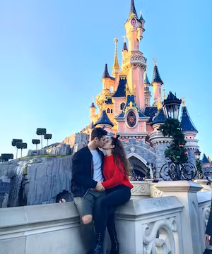 Creative and romantic travel content by @viajandocontigo__