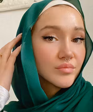 Meet Sophia Dean: Small Hijabi Influencer with Big Dreams!