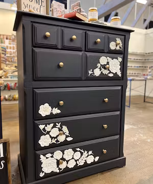 Latina DIYer inspiring you to learn to use those power tools!