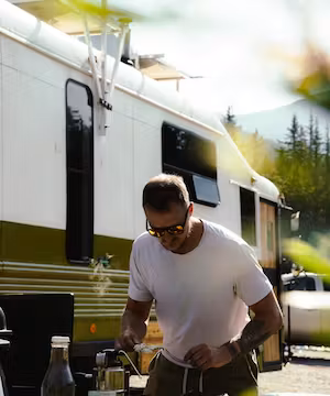 Matt & Emilie: DIY Nomads on a Bus-bound Adventure