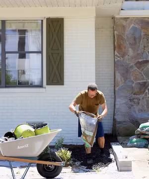Emma Shoemaker: Aussie Renovator Balancing Babies & Bricks