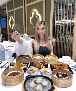 Sammy Lui: Melbourne's Sparkling Gem of Lifestyle & Fashion!