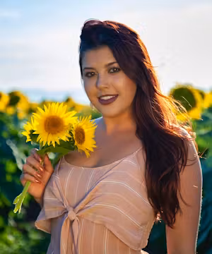 Karrah Kazravan: Globe-Trotting Queen of Effortless Exploration